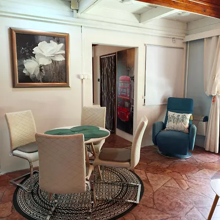 Buda Weekend House *